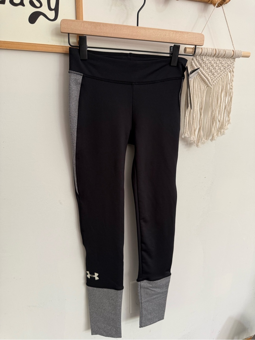 Under Armour - *NWT* - girls leggings